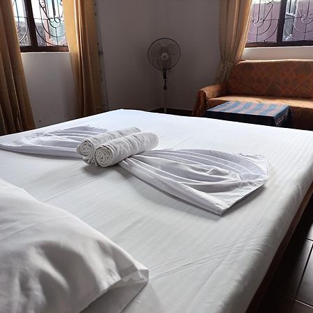 S And P Airport Transit Hostel And Villa 01 Negombo Buitenkant foto