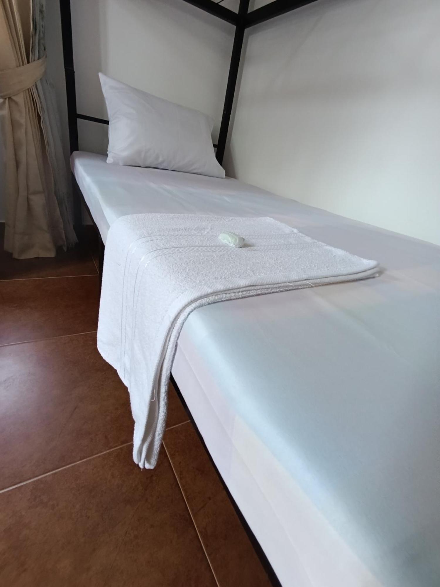 S And P Airport Transit Hostel And Villa 01 Negombo Buitenkant foto