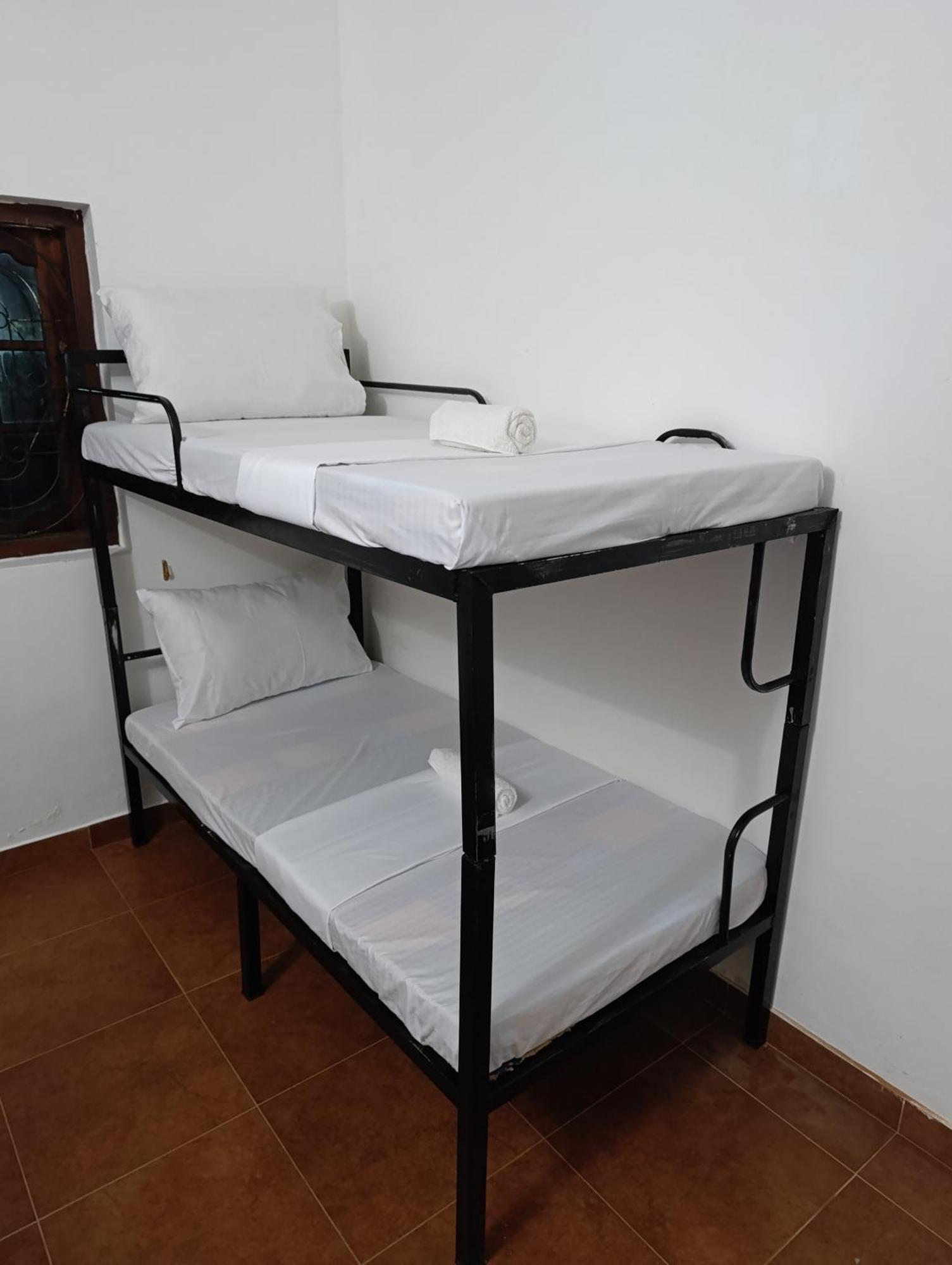 S And P Airport Transit Hostel And Villa 01 Negombo Buitenkant foto