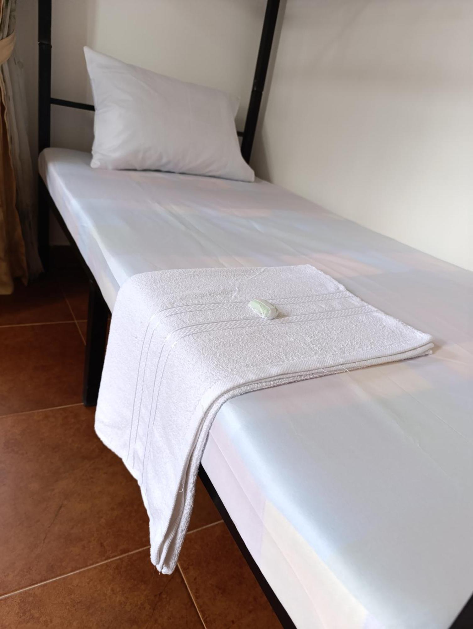 S And P Airport Transit Hostel And Villa 01 Negombo Buitenkant foto