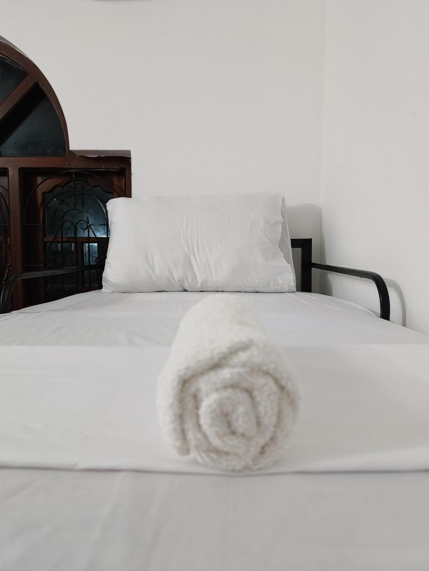 S And P Airport Transit Hostel And Villa 01 Negombo Buitenkant foto